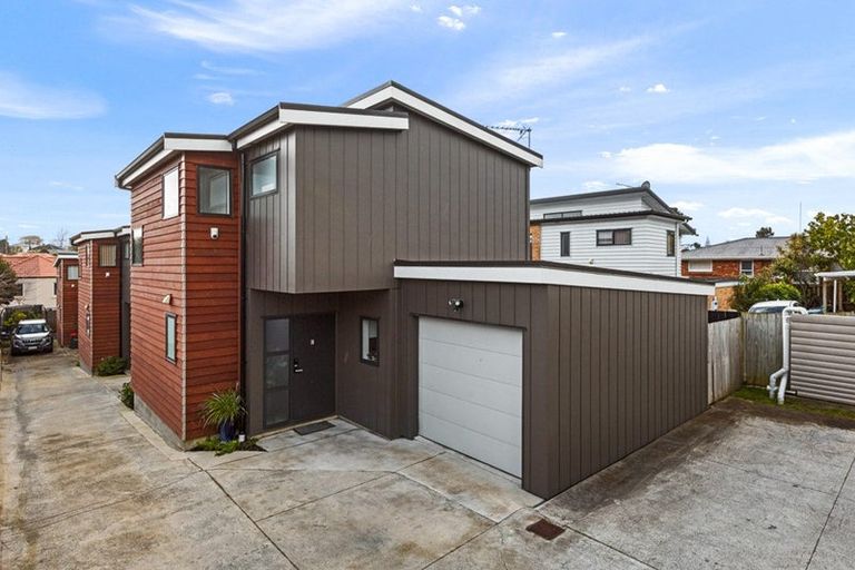 Photo of property in 49c Titirangi Road, New Lynn, Auckland, 0600