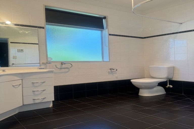 Photo of property in 16 Washington Place, Havelock North, 4130