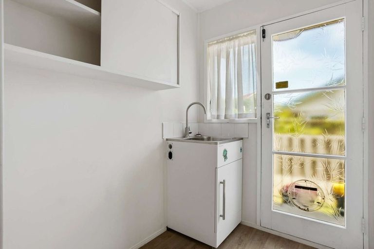 Photo of property in 1/52 Galsworthy Place, Bucklands Beach, Auckland, 2014