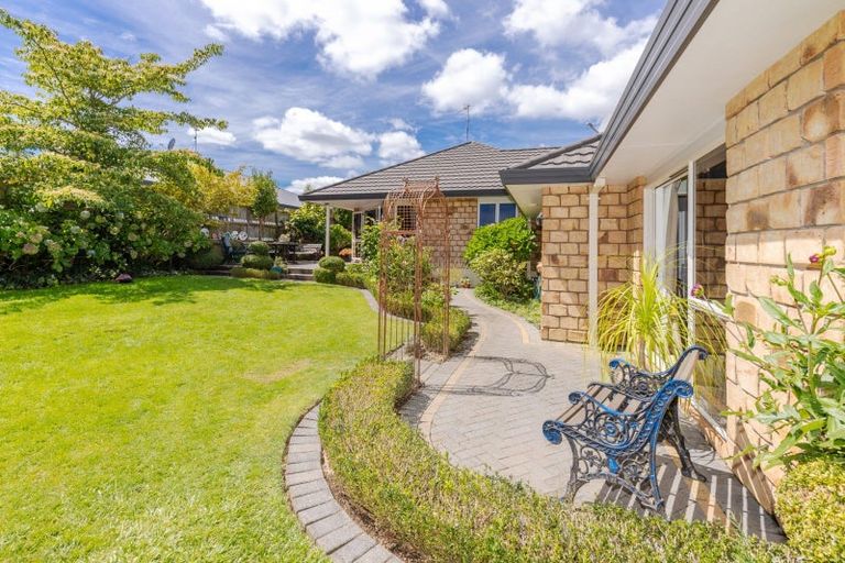 Photo of property in 44 Limousin Place, Grandview Heights, Hamilton, 3200