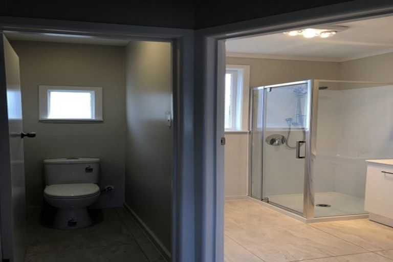 Photo of property in 3 Christina Avenue, Te Atatu South, Auckland, 0602