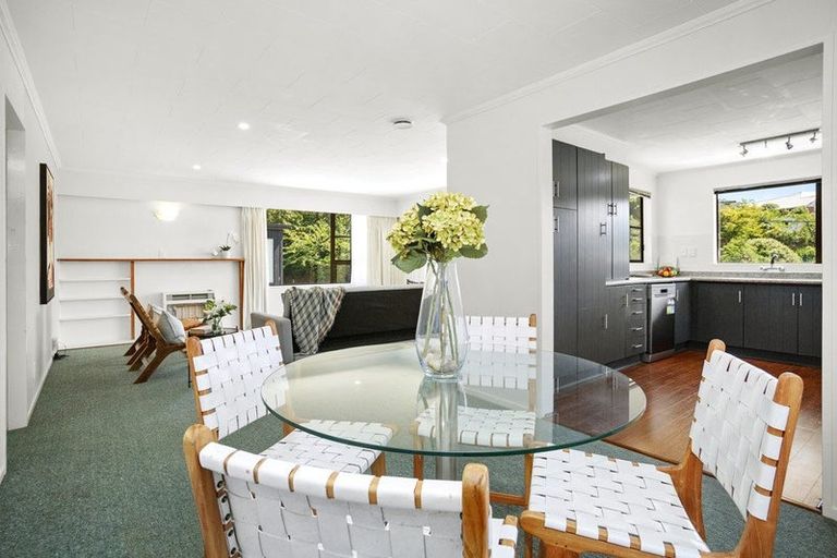 Photo of property in 32 Collins Avenue, Tawa, Wellington, 5028