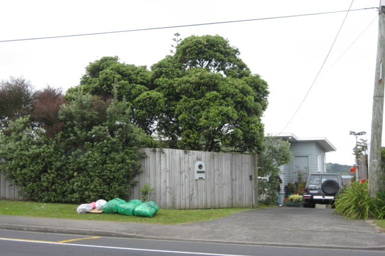 Photo of property in 981 Whangaparaoa Road, Tindalls Beach, Whangaparaoa, 0930