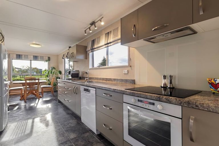 Photo of property in 10 Avon Street, Rongotea, 4476