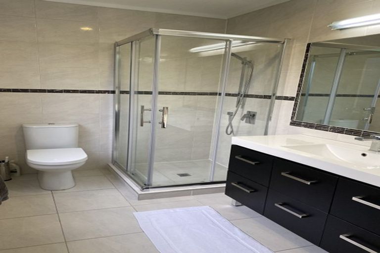 Photo of property in 38 Hattaway Avenue, Bucklands Beach, Auckland, 2012