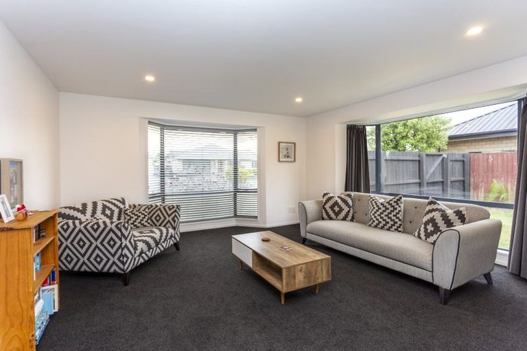 Photo of property in 35 Broadhaven Avenue, Parklands, Christchurch, 8083
