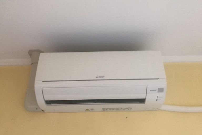 Photo of property in 2/8 Margaret Road, Papatoetoe, Auckland, 2025