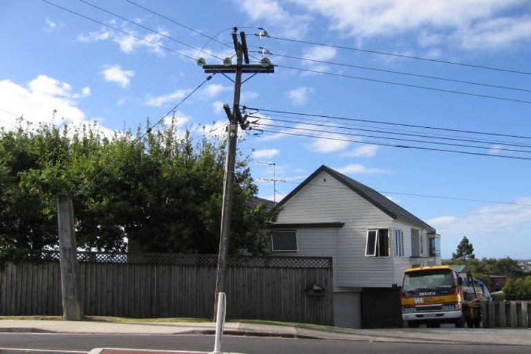 Photo of property in 1b Verbena Road, Birkdale, Auckland, 0626