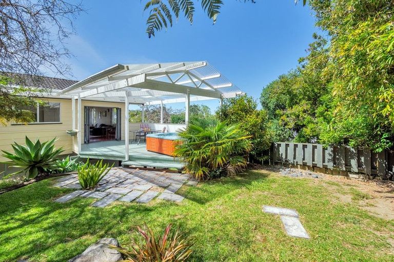 Photo of property in 50 Awaruku Road, Torbay, Auckland, 0630