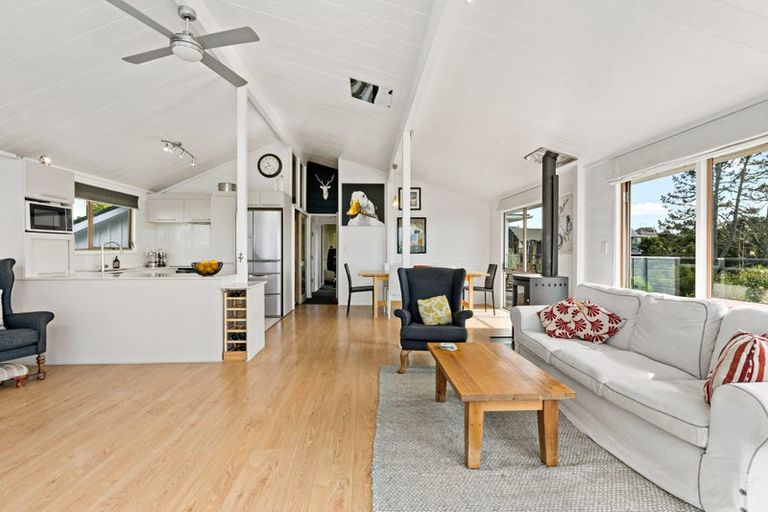 Photo of property in 797 East Coast Road, Northcross, Auckland, 0630