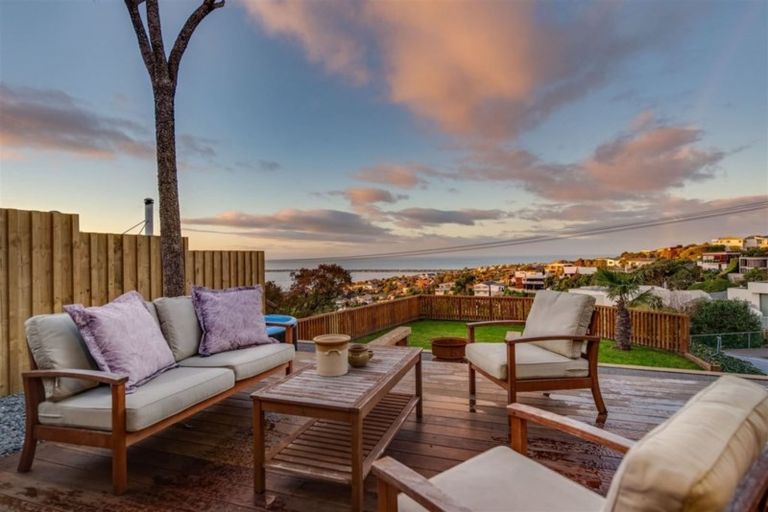 Photo of property in 2/182 Mount Pleasant, Mount Pleasant, Christchurch, 8081