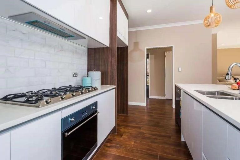 Photo of property in 5 Kahu Close, Orewa, 0931