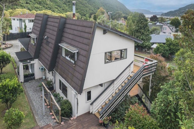 Photo of property in 29a Ranui Street, Waikawa, Picton, 7220