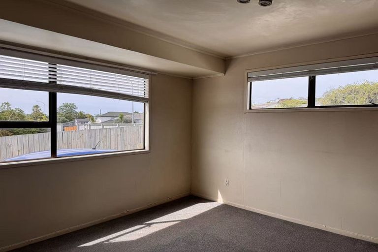Photo of property in 119 Aviemore Drive, Highland Park, Auckland, 2010