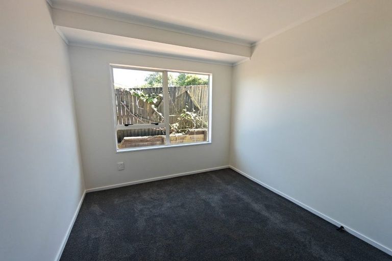Photo of property in 20 Jumento Place, Unsworth Heights, Auckland, 0632