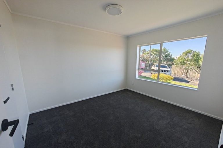 Photo of property in 20 Jumento Place, Unsworth Heights, Auckland, 0632