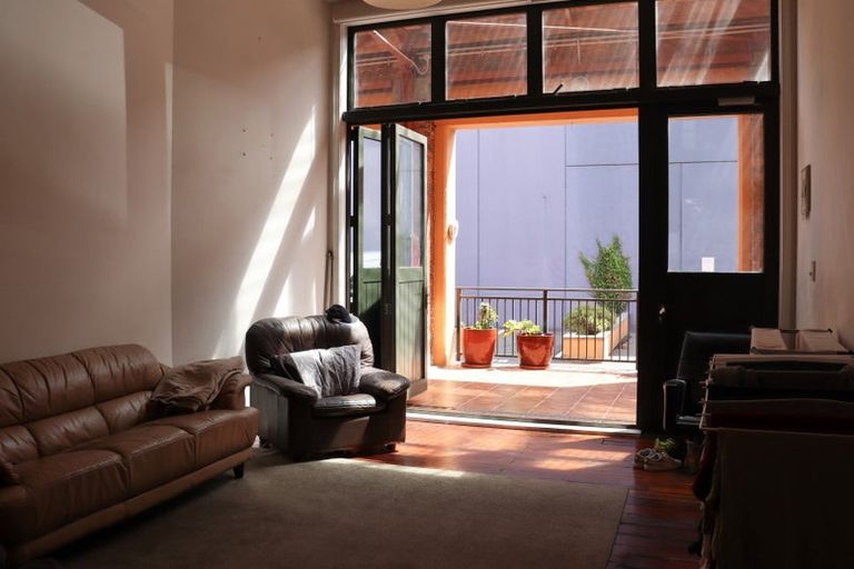 Photo of property in Courtenay Mews Apartments, 5/14 Alpha Street, Te Aro, Wellington, 6011