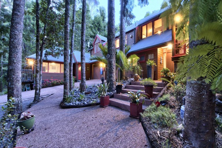 Photo of property in 16 Kauri Loop Road, Oratia, Auckland, 0604