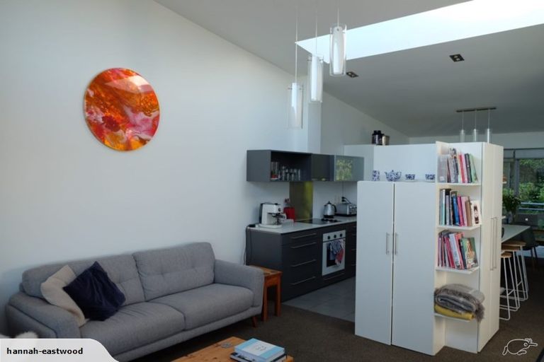 Photo of property in 11/2 Onslow Road, Khandallah, Wellington, 6035