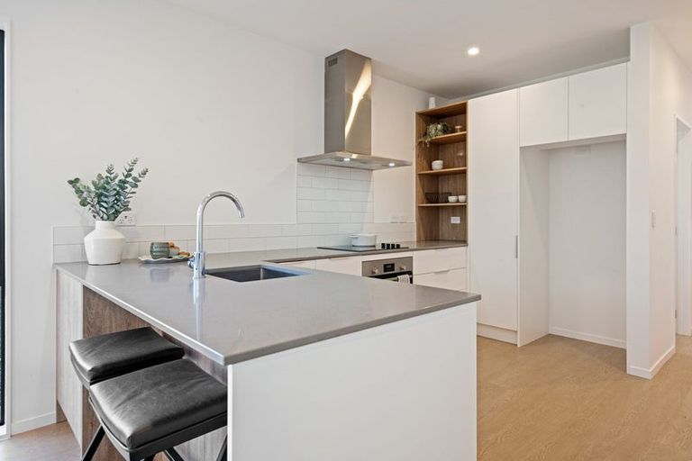 Photo of property in 2/529g Massey Road, Mangere, Auckland, 2022