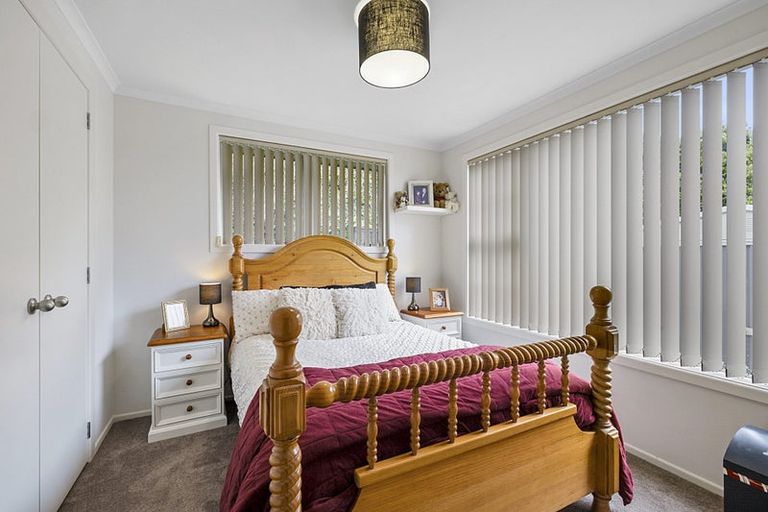 Photo of property in 38 Seaview Road, Marfell, New Plymouth, 4310