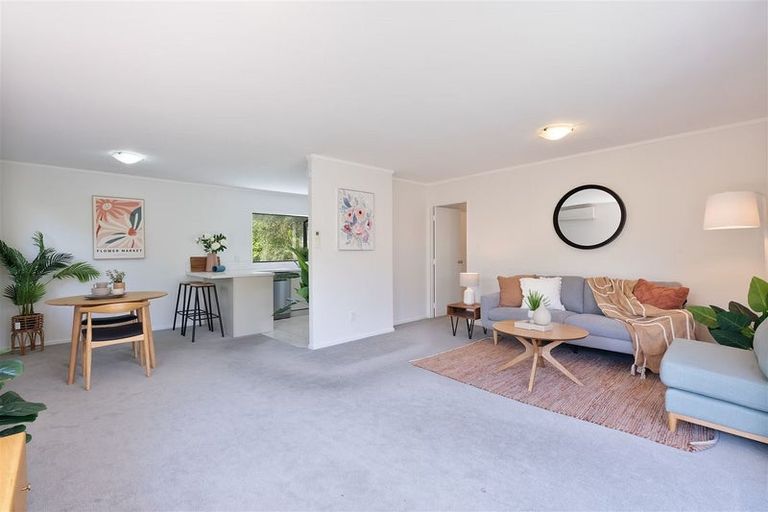 Photo of property in 2/38 Waverley Avenue, Glenfield, Auckland, 0629