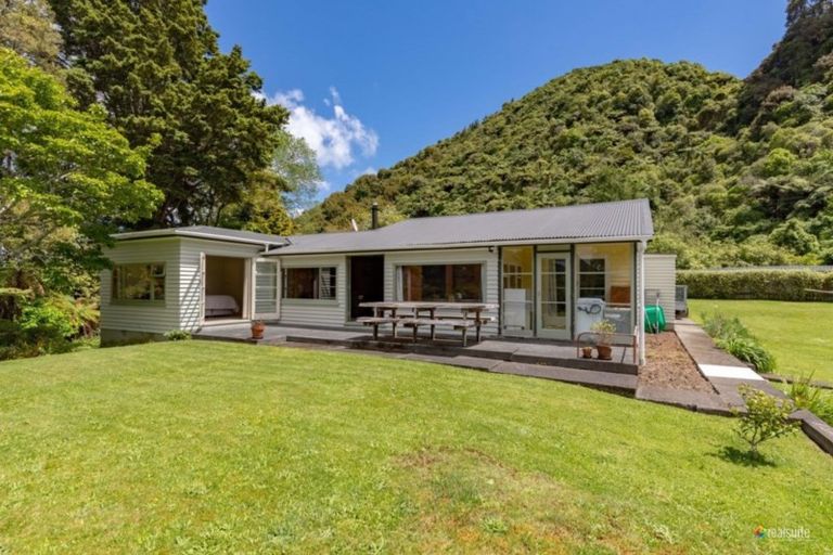 Photo of property in 4 Bridge Road, Birchville, Upper Hutt, 5018