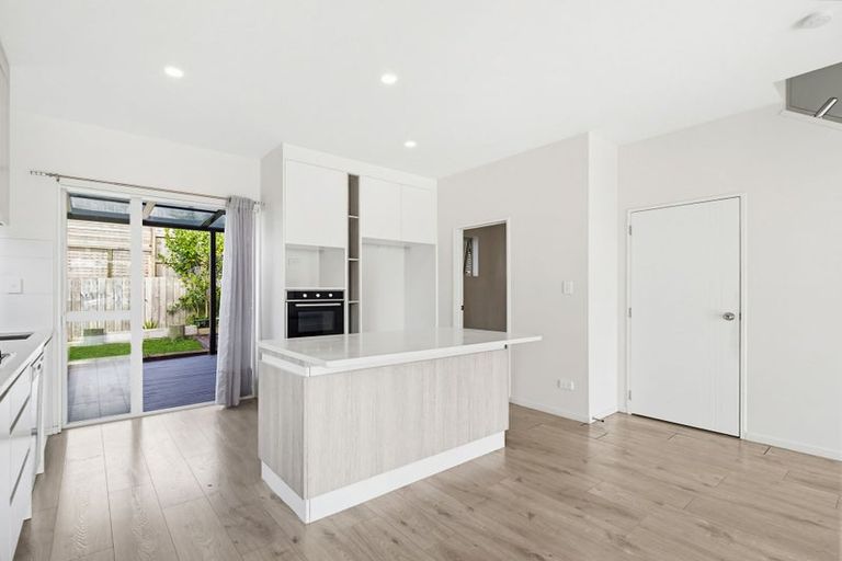 Photo of property in 5b Poruru Close, Papakura, 2110