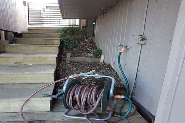 Photo of property in 128 Matipo Road, Te Atatu Peninsula, Auckland, 0610