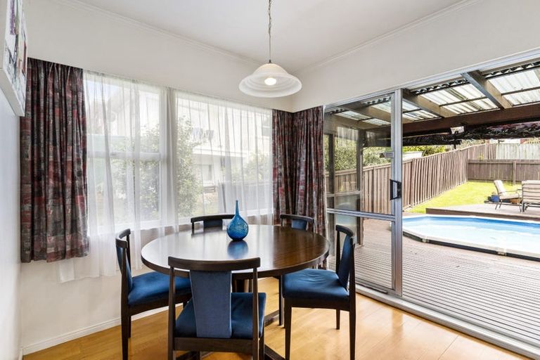 Photo of property in 16 La Trobe Street, Pakuranga Heights, Auckland, 2010