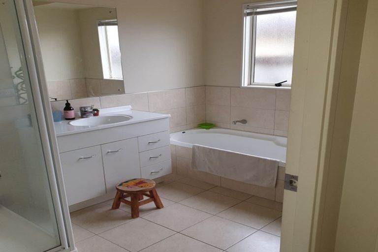 Photo of property in 20 Puketi Lane, Waiuku, 2123