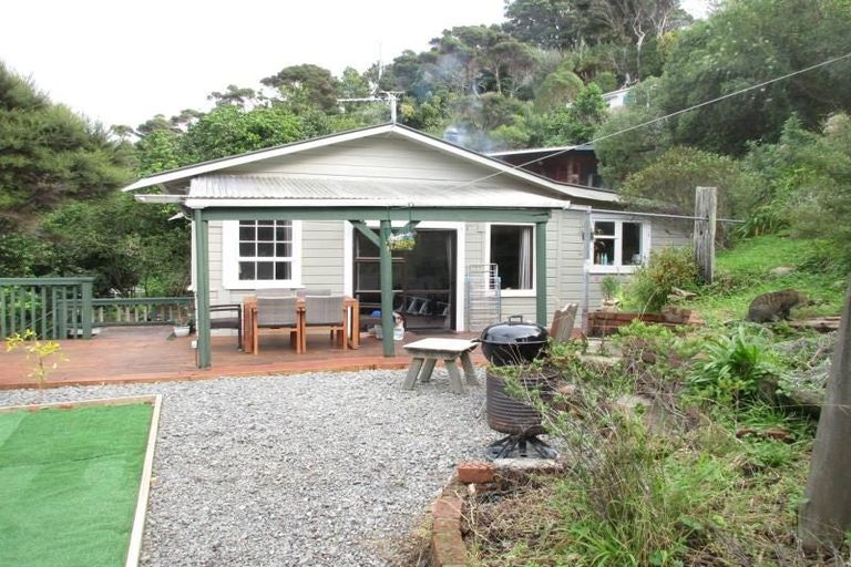 Photo of property in 35 Airlie Road, Plimmerton, Porirua, 5026