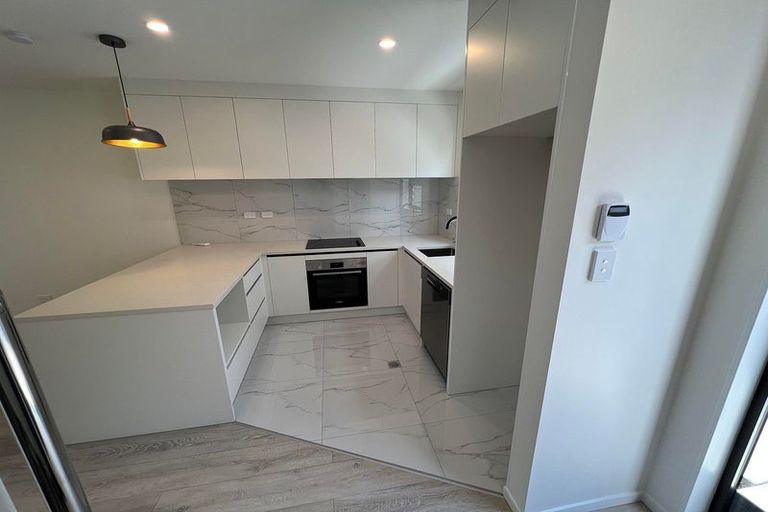 Photo of property in 8/13 Grove Lane, Pakuranga, Auckland, 2010