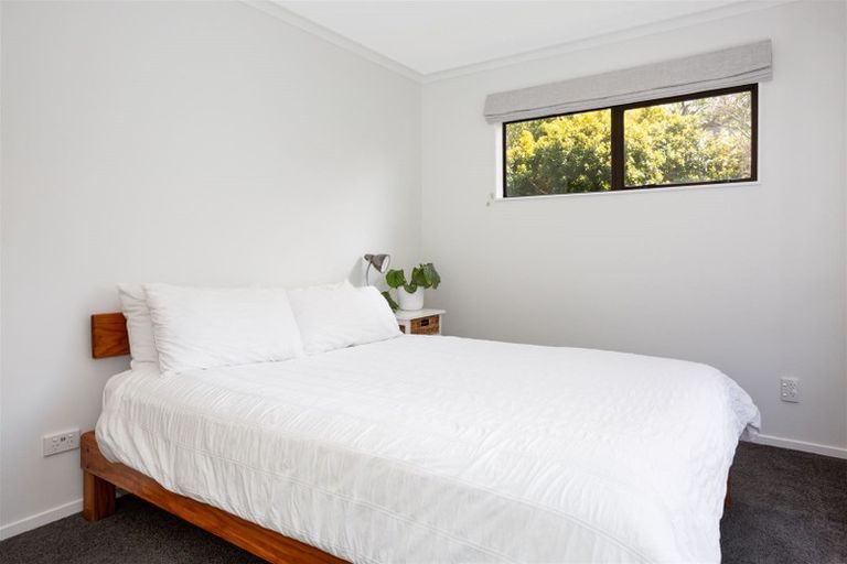 Photo of property in 10 Albatross Close, Whitby, Porirua, 5024