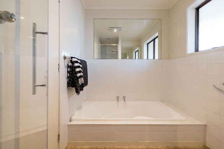 Photo of property in 52 Macdonald Road, Glenview, Hamilton, 3206