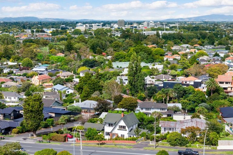 Photo of property in 69 Forest Lake Road, Forest Lake, Hamilton, 3200