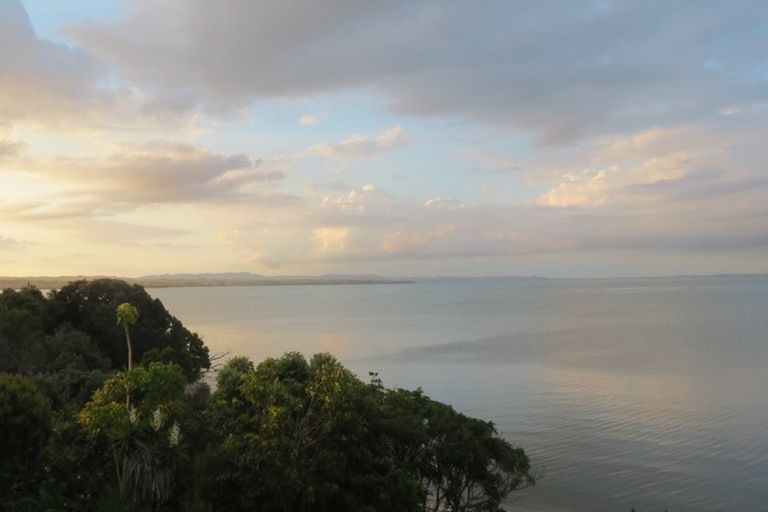 Photo of property in 4 Crispe Road, Clarks Beach, 2122