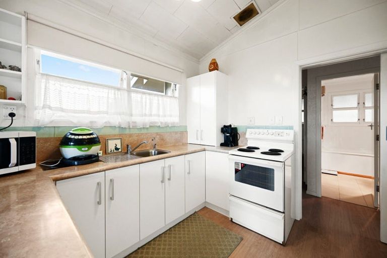 Photo of property in 2 Guy Place, Melville, Hamilton, 3206