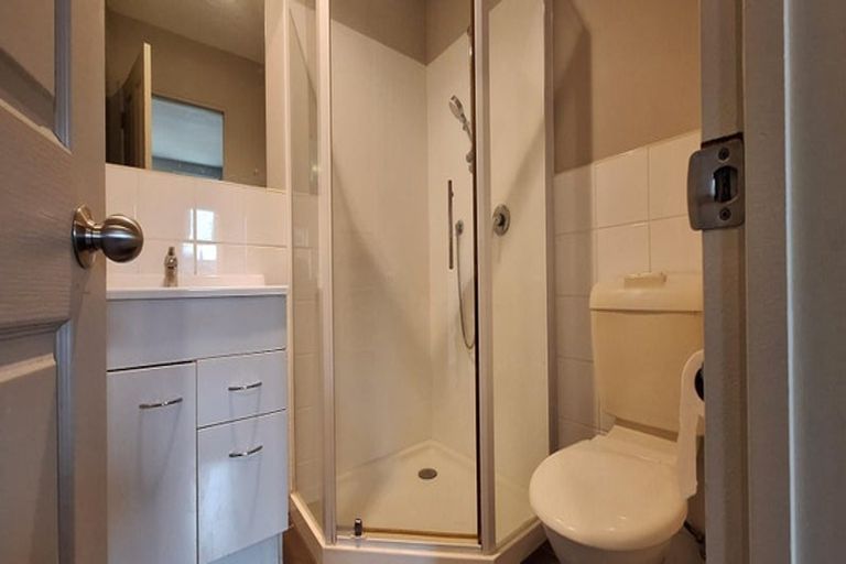 Photo of property in 3a Pittville Place, Henderson, Auckland, 0612