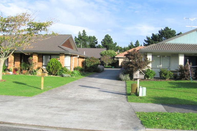Photo of property in 3/6 Marbeth Court, Botany Downs, Auckland, 2010