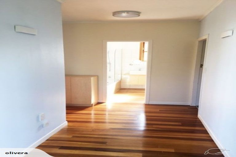 Photo of property in 122b Apu Crescent, Lyall Bay, Wellington, 6022