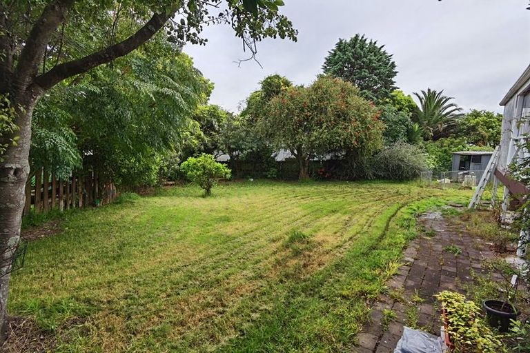 Photo of property in 16 Redoubt Road, Goodwood Heights, Auckland, 2105