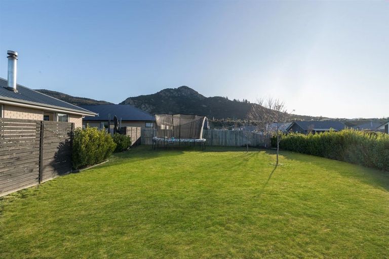 Photo of property in 2 Kingfisher Crescent, Albert Town, Wanaka, 9305