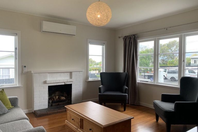 Photo of property in 1/38 Eastglen Road, Glen Eden, Auckland, 0602