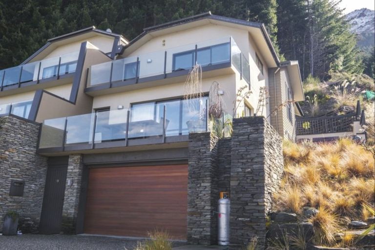Photo of property in 49b Dart Place, Fernhill, Queenstown, 9300