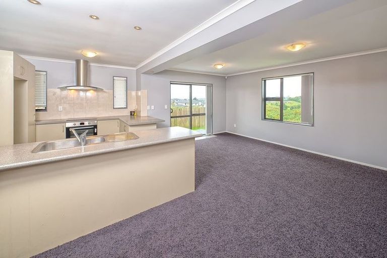 Photo of property in 8 Kokako Rise, Papakura, 2110