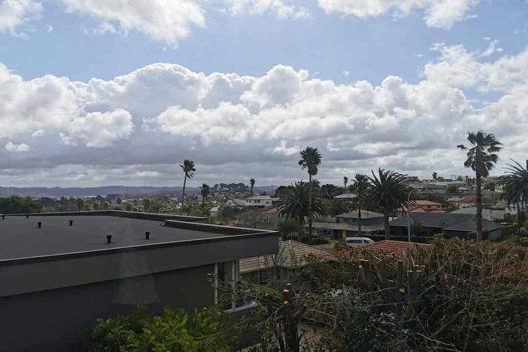 Photo of property in 58 Sunset Road, Unsworth Heights, Auckland, 0632