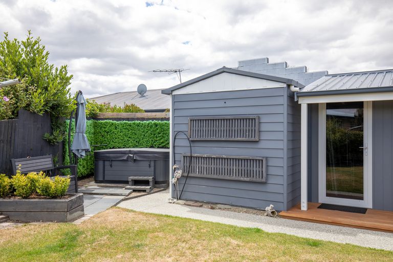 Photo of property in 1 Royal Terrace, Alexandra, 9320