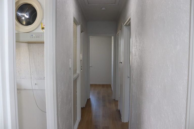 Photo of property in 10 Ingleby Place, Kelston, Auckland, 0602