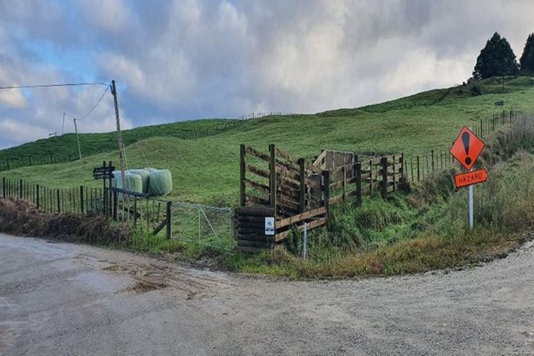 Photo of property in 1875 Kanakanaia Road, Whatatutu, Te Karaka, 4091